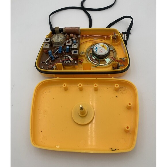 Vintage Windsor AM/FM Radio Water Resistant  In Original Box. - Picture 4 of 9